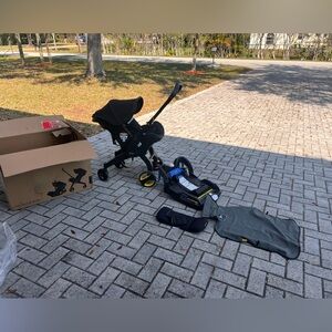Doona Midnight Special Edition Car Seat & Stroller and Accessories Great Conditi